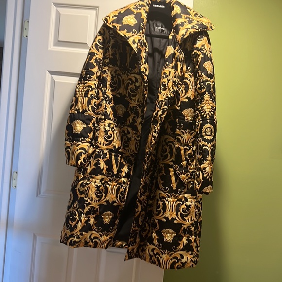 Versace - Picture 3 of 4